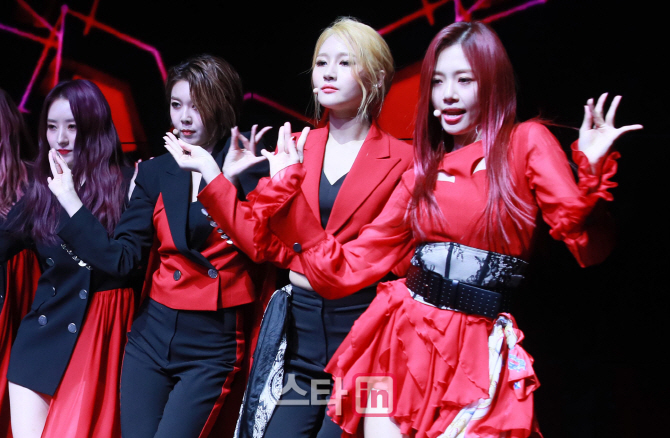 [포토]드림캐쳐 지유, '드림캐쳐와 함께해요'