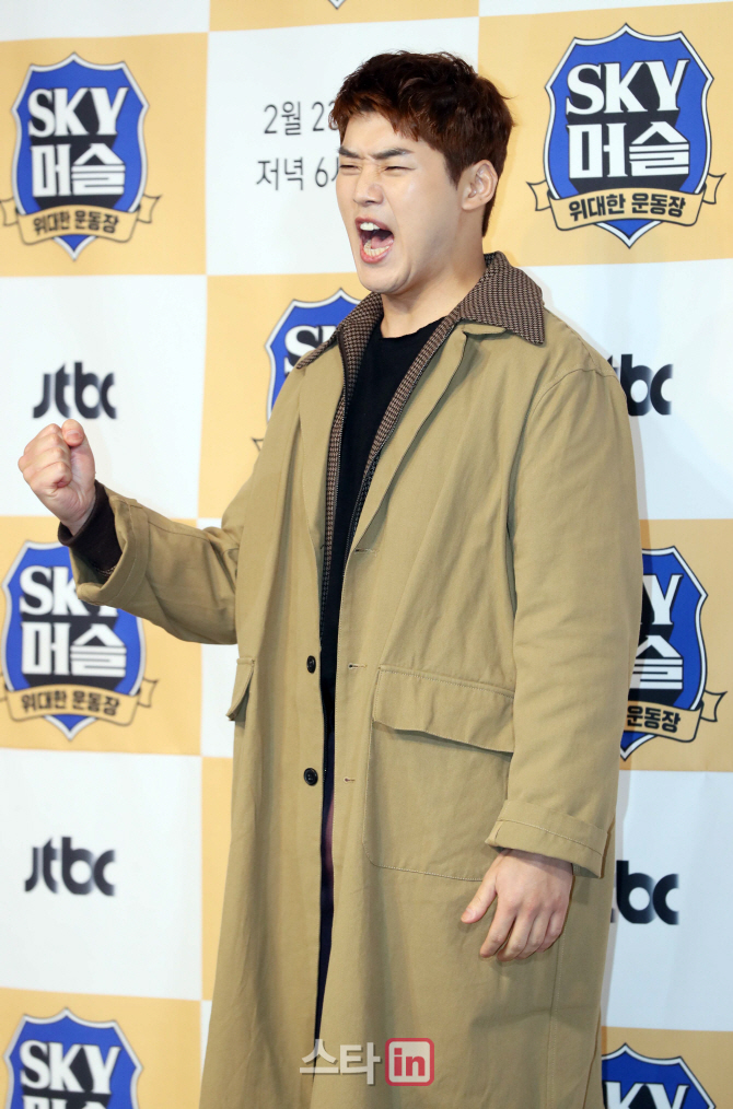 [포토]권혁수 '힘차게 운동합시다'