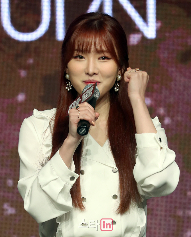 [포토]'가을로 가는 기차' 이아영, '열심히 활동하겠습니다'