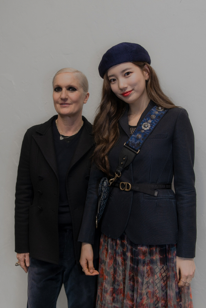 [포토]수지, 디올 컬렉션 참석 '파리지앵룩'