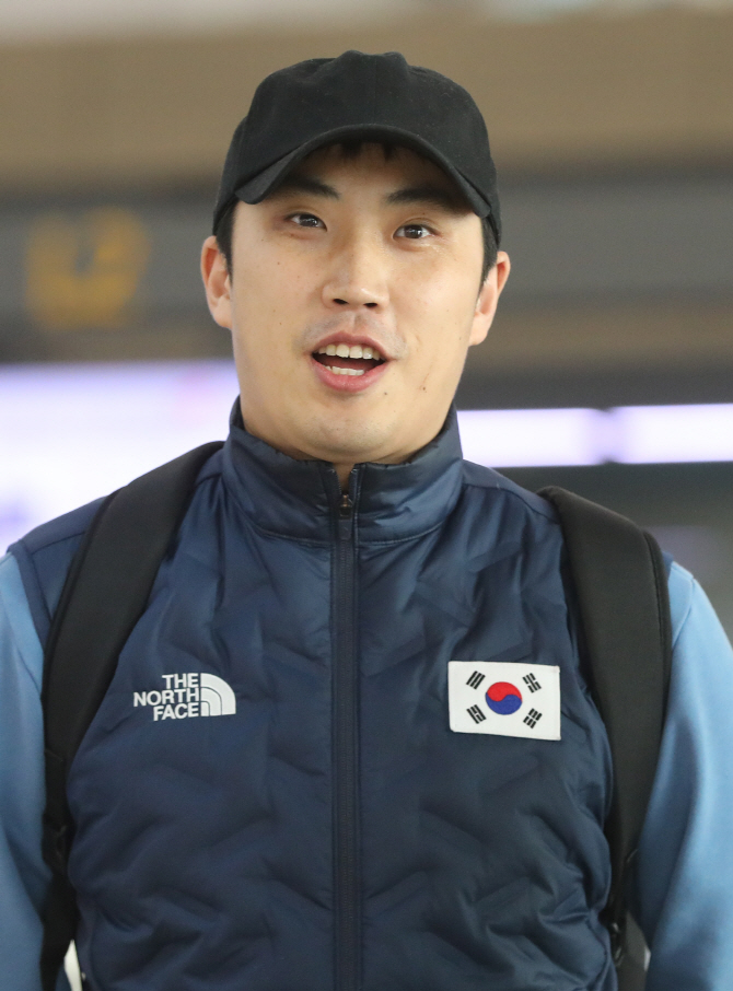 밝은 표정의 송경택 감독