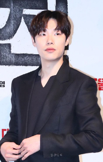 류준열 "돈에 휘둘리지 않았으면"