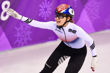 '쇼트트랙 여왕' 최민정, 세계선수권 1500m 金...임효준, 男 1500m 1위