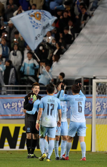 '에드가 멀티골' 대구FC. 아시아 최강 광저우 제압 파란