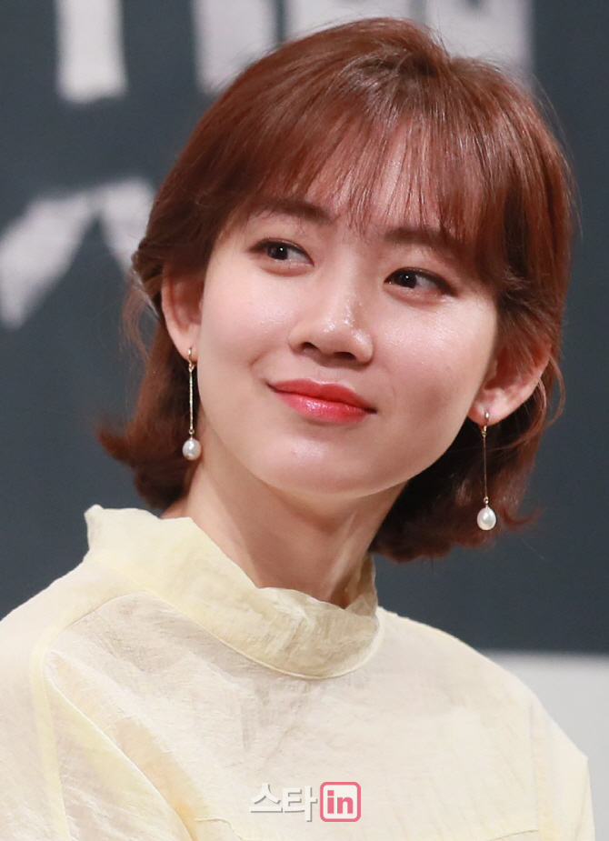 [포토]배우 신현빈, '아기자기'