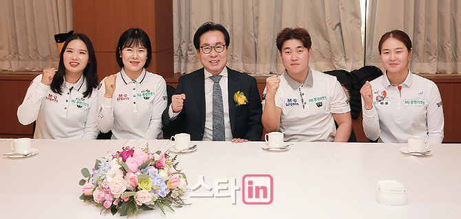 [포토] 용평리조트 신달순 대표 '일화 맥콜 골프단 파이팅'