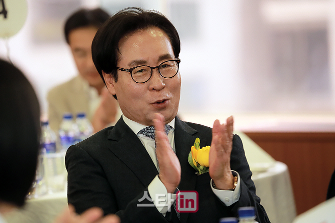 [포토] 용평리조트 신달순 대표 '골프단 환영합니다'