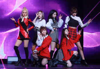 에버글로우, 강력한 '비주얼+퍼포먼스'…'K팝 대표' 예약