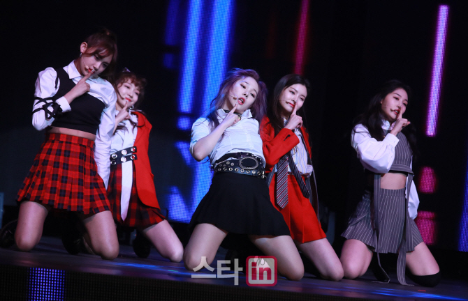 [포토]에버글로우, '이전에 없던 걸그룹'