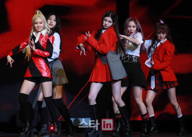[포토]에버글로우, '또다른 괴물 걸그룹의 데뷔'