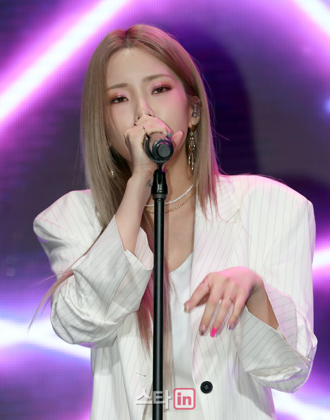 [포토]헤이즈, '뇌쇄적인 무대'