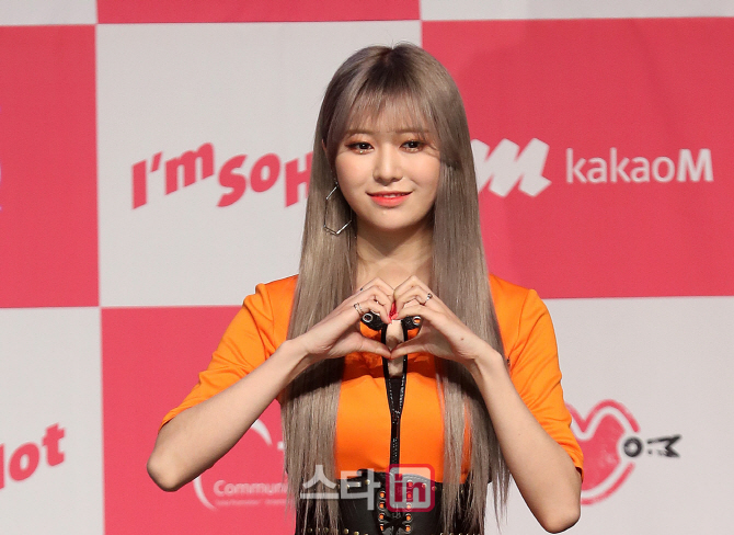 [포토]모모랜드 제인, '깜찍한 하트'