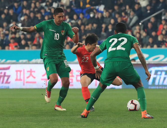 '아깝다! 손흥민' 벤투호, 일방적 공격 펼치고도 전반 0-0