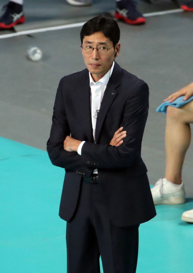 신진식 감독, 다음 시즌에도 삼성화재 지휘봉 잡는다