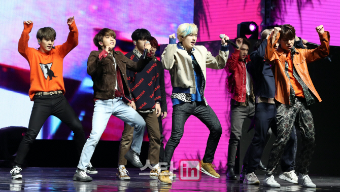 [포토]스트레이 키즈, '벌써 데뷔 1년'