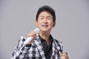 '바람 바람 바람' 김범룡, 9년 만의 소극장 콘서트