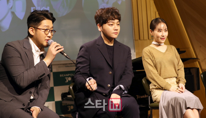 [포토]인사말하는 어반자카파