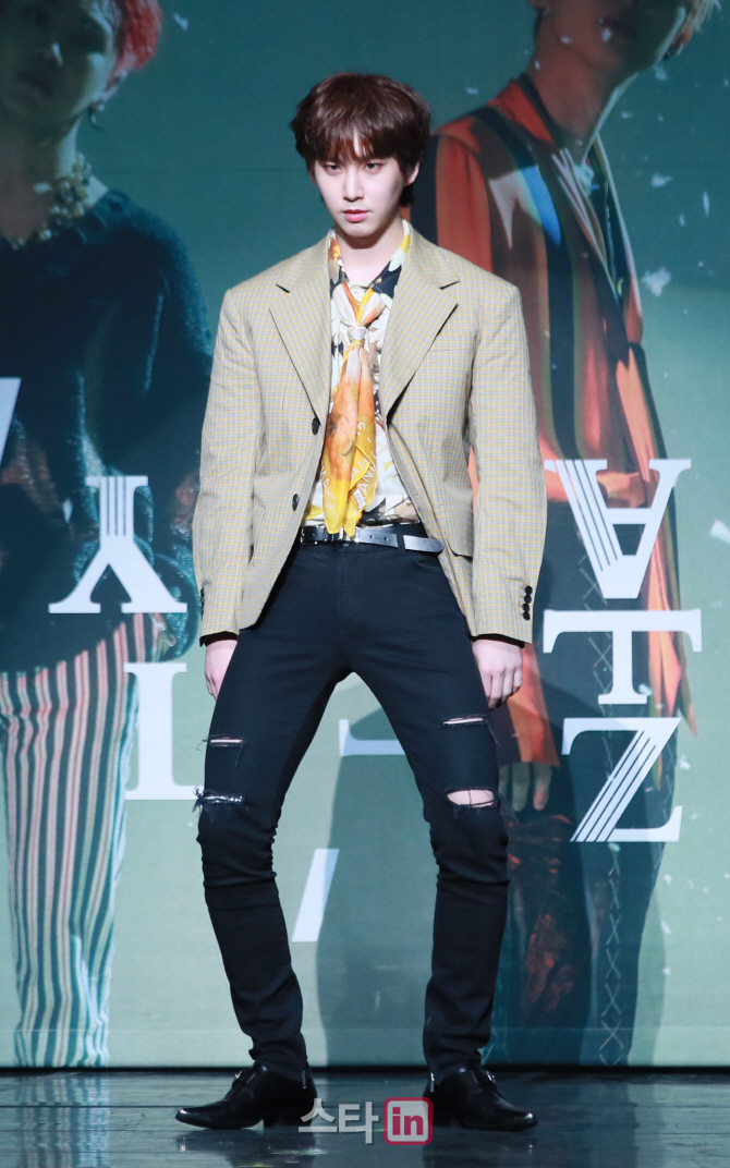 [포토]펜타곤 신원, '롱다리 매력'