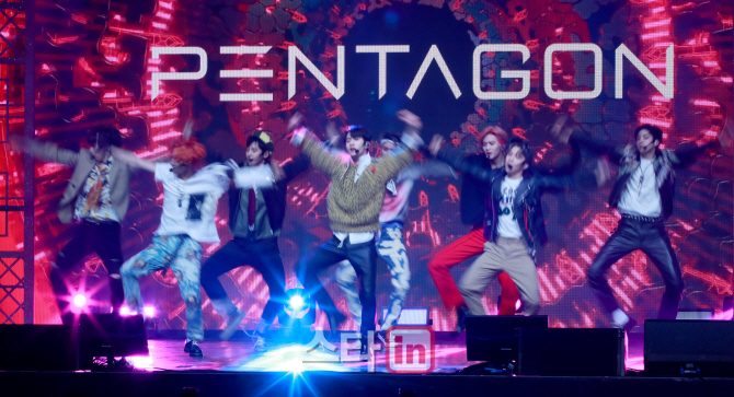 [포토]펜타곤, '파워 가득 댄스'