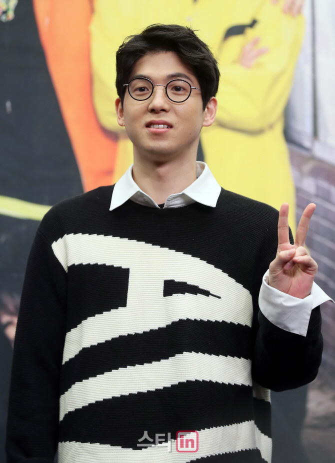 [포토]매드클라운 '힘겨운 브이'