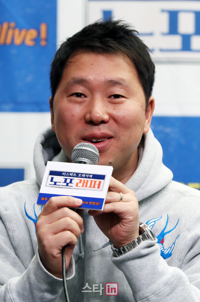 [포토]인사말하는 석정호 PD