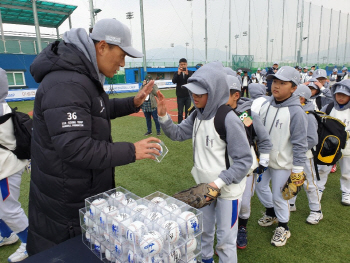 이승엽 KBO홍보대사, 신한은행과 함께 야구캠프 개최