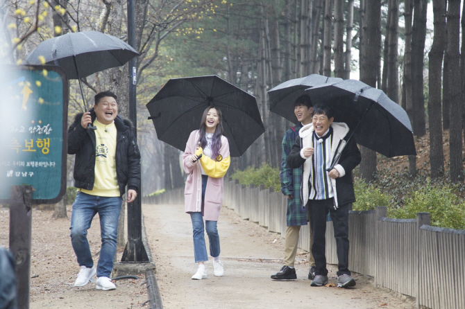 '한끼줍쇼' 피오-장원영, 청담동 주민 '이휘재·서현' 만났다