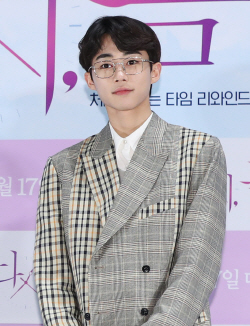 박지민, 점점 멋져지네                                                                                                                                                                                   