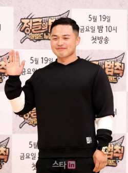 마이크로닷 부모, 채무 논란 5개월 만에 입국...공항서 체포