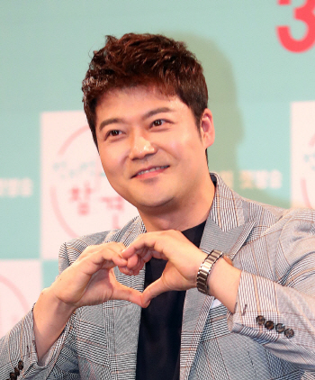 전현무, 강원산불피해 복구 위해 5천만원 기부