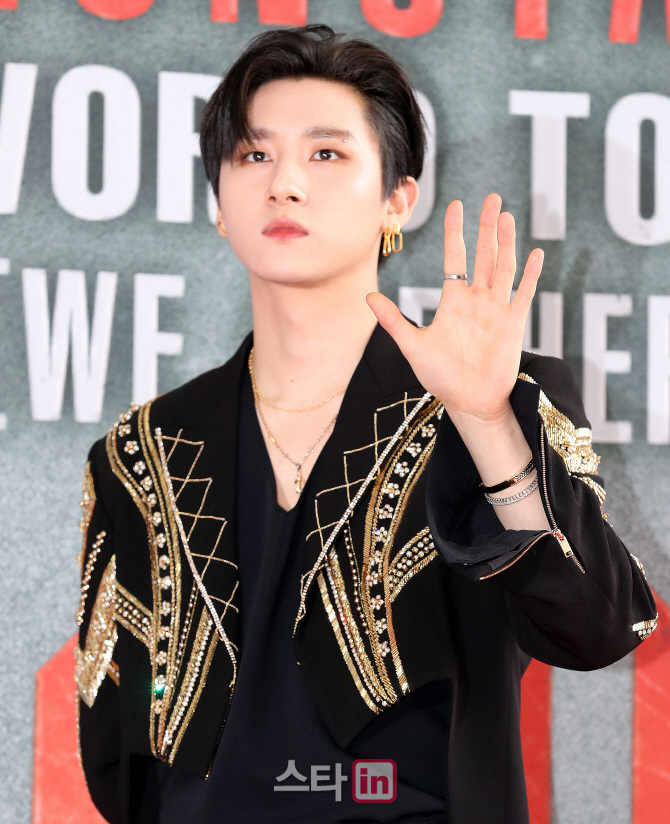 [포토]몬스타엑스 아이엠, '섹시한 인사'