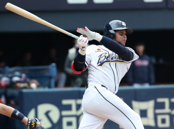 두산 페르난데스, KBO리그 S존 타율 1위...타율 .483