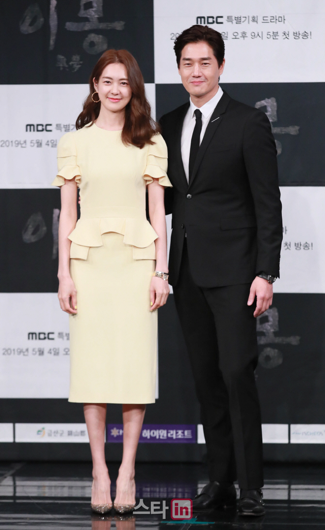 [포토]배우 이요원-유지태, '비현실적 비주얼'