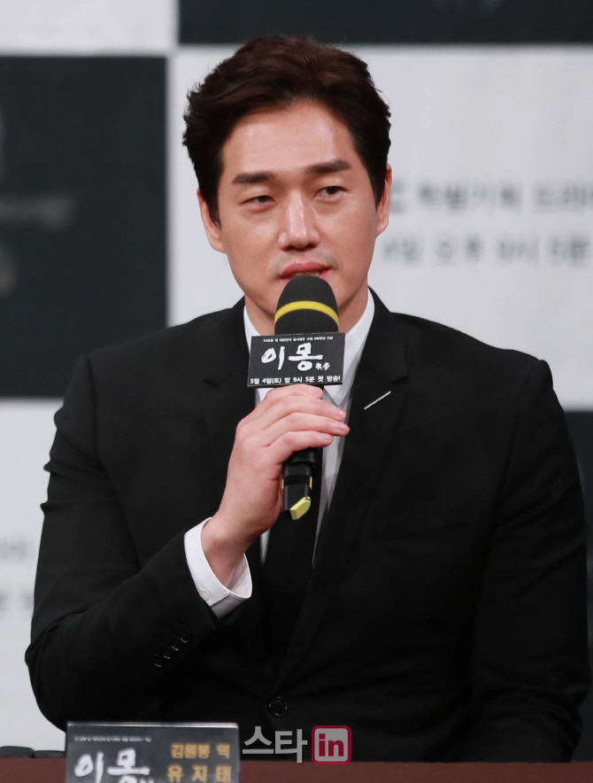 [포토]소감 밝히는 배우 유지태