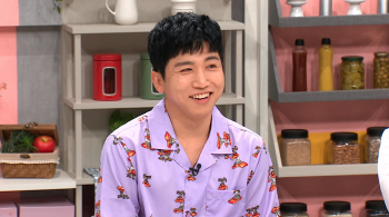 유세윤, 아내 환갑 공약...아들에겐 '가장 웃겼던 일' 쓰기 시켜
