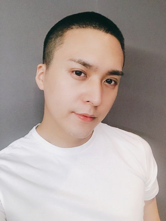 손동운, 오늘 입대...짧은머리 사진·자필 편지 공개