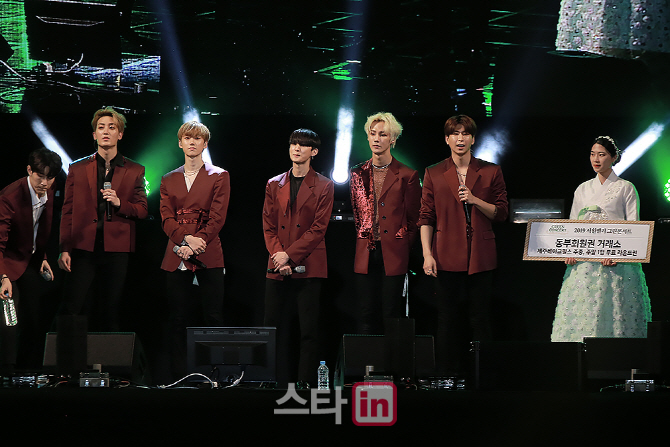 [포토] 글로벌 루키 VAV '동부회원권 제공하는 제주레이크힐스 운동권 드려요'