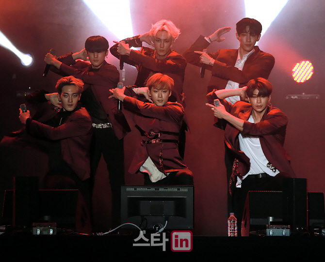[포토] 글로벌 루키 VAV '열정의 칼군무 보여'
