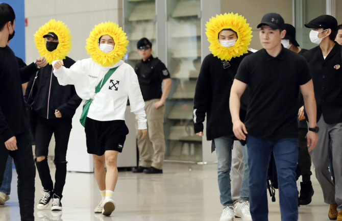 [포토] 유럽투어 마치고 귀국한 방탄소년단