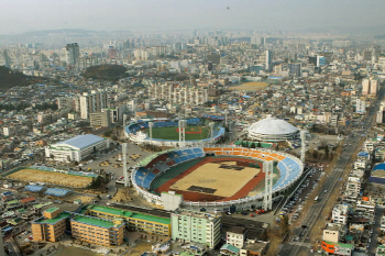 한화 이글스 "새 구장 형태, 돔구장 대신 개방형 적합"