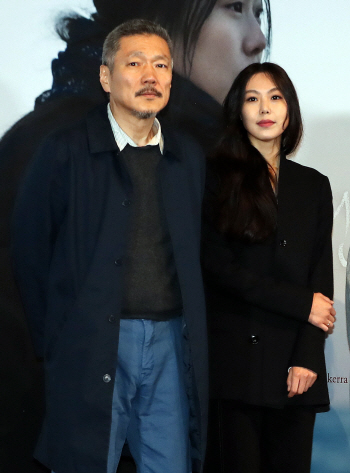 “김민희 사랑한다”…홍상수 감독, 오늘 이혼 소송 결론