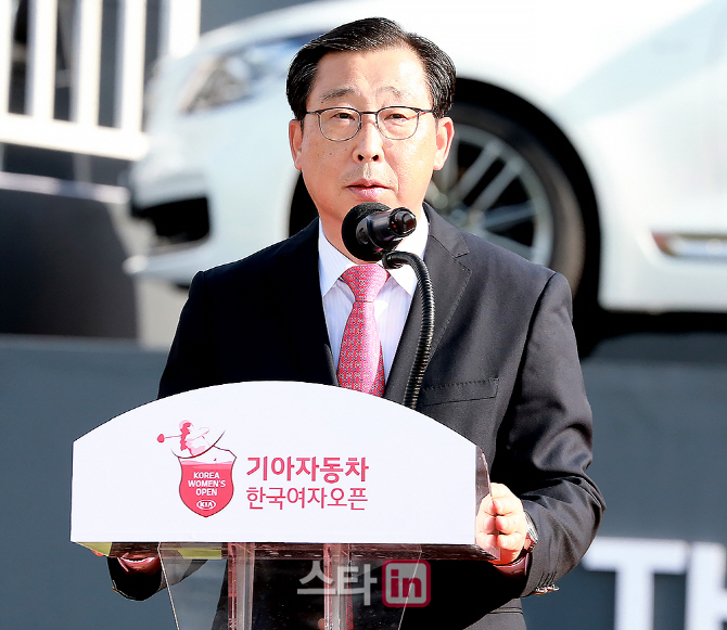 [포토] 인사말 하는 기아자동차 박한우대표