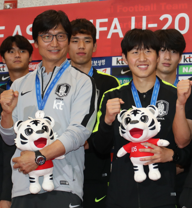“행복했던 시간”…U-20 월드컵 준우승 역사 쓴 정정용호 ‘금의환향’