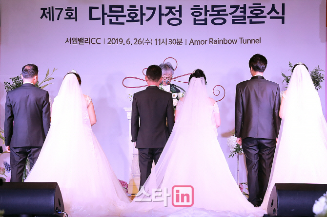 [포토] 가수 최백호 '성혼선언문으로 시작'