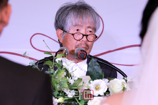 [포토] 가수 최백호 '다문화 가정의 행복'