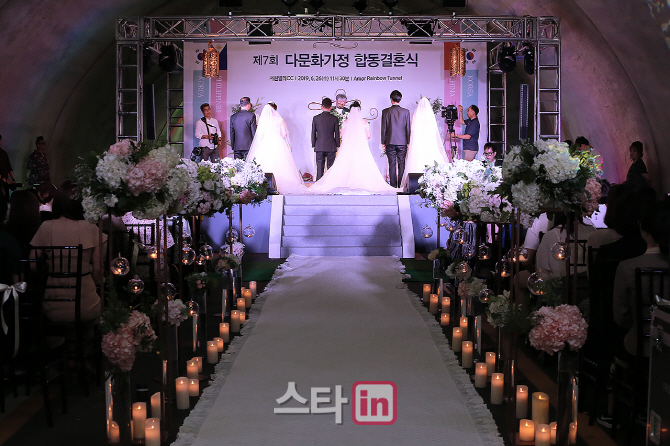 [포토] 가수 최백호 '축복의 주례사'