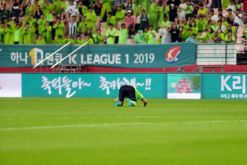 '김신욱 고별전 선제골' 전북, 성남 꺾고 K리그1 선두 탈환