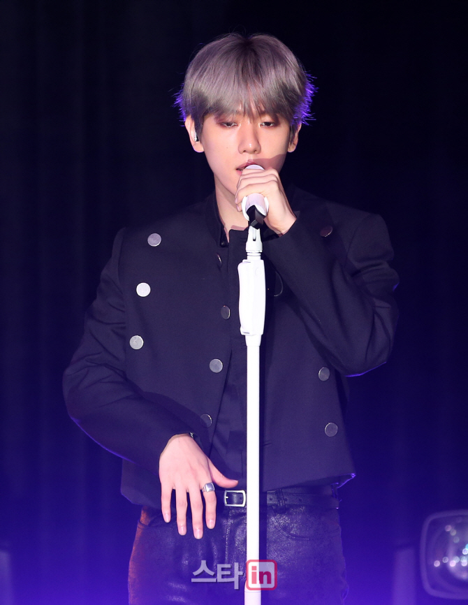 [포토]엑소 백현, '드디어 베일벗은 특급 솔로 무대'
