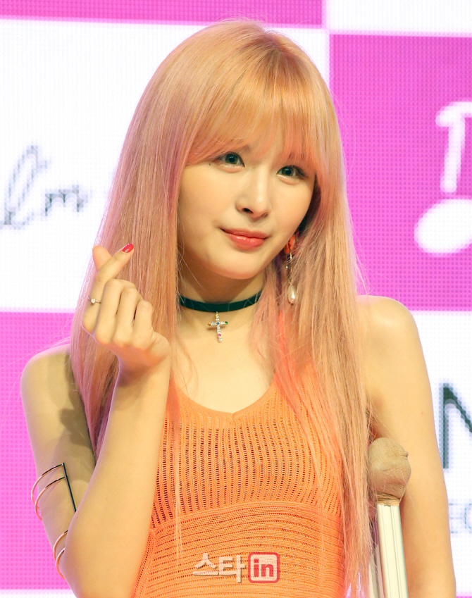 [포토]네이처 루, 섹시한 미니하트