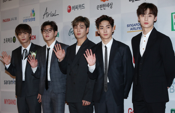 [포토] 뉴이스트 '올해의 남자아이돌'